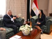 وزيرة التضامن الاجتماعي تتسلم شهادة الهرم الأخضر من المركز القومي لبحوث الإسكان والبناء لإنشاء أول حضانة صديقة للبيئة بقرية أغورمي بسيوة