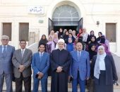 رئيس جامعة الأزهر ونائبه للوجه القبلي يتناولان وجبة العشاء مع طالبات المدينة الجامعية بطيبة الأقصر