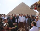 وزيرا السياحة والآثار والزراعة واستصلاح الأراضي يطلقان البرنامج الوطني لرعاية وحماية الخيول والإبل والحيوانات الأليفة بالمناطق الأثرية ويتفقدان القوافل البيطرية والعيادات المتنقلة بالمنطقة