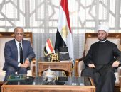 وزير الأوقاف يستقبل سفير المملكة المغربية بالقاهرة ويتسلم رسالة من نظيره المغربي