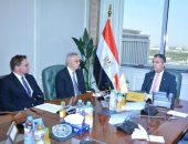 وزير التموين والتجارة الداخلية يلتقي الرئيس التنفيذي لشركة فيروم مصر للصوامع والتخزين لبحث خطط توطين صناعة الصوامع بمصر.