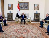 السيد الرئيس عبد الفتاح السيسي يستقبل السيد “مانفريد فيبر”، رئيس مجموعة “حزب الشعب الأوروبي” التي تعد أكبر مجموعة سياسية بالبرلمان الأوروبي، وذلك بحضور الدكتور بدر عبد العاطي وزير الخارجية والهجرة.
