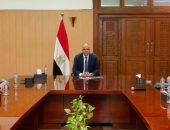 الدكتور سويلم يتابع موقف عدد من الطلبات المقدمة من الأهالي بالوادى الجديد فيما يخص آبار المياه الجوفية