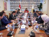 وزيرة التنمية المحلية تتابع الموقف التنفيذي لمنظومة تراخيص المحال العامة