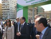 رئيس الوزراء يتفقد سوق اليوم الواحد بمحطة الرمل بالإسكندرية