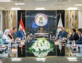 “وزير الدولة للإنتاج الحربي” يتابع خطط التسويق لمنتجات الشركات التابعة