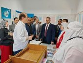 نائب وزير الصحة يوصي بصرف مكافأة لمدير الأمراض المتوطنة والفريق المعاون وفريق صحة البيئة ومسئولي التطعيمات بكفر الشيخ نظرا لأدائهم المتميز