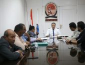 رئيس جامعة جنوب الوادي يناقش التطبيق الالكتروني للأمن الاداري بالمستشفيات الجامعية