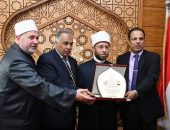 نائب رئيس جامعة الأزهر للوجه البحري يستقبل وزير الأوقاف على هامش مناقشة رسالة ماجستير بكلية أصول الدين والدعوة بالزقازيق.