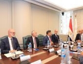 وزير التربية والتعليم يستعرض مع مسئولي هيئة “البكالوريا الدولية” ومؤسسة “Cognia” فرص تعزيز التعاون للتوسع في مدارس البكالوريا الدولية وتقديم خدمات الاعتماد والتقييم للمدارس