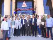 محافظ الأقصر يبحث الاستفادة من المنح والدورات التدريبية المقدمة لشباب الخريجين