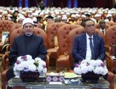 رئيس مؤسسة السلام في العالمين الإندونيسية خلال احتفالية تخريج الطلاب الوافدين “شهداء غزة 2”: يوم تخرُّج أبنائنا وبناتنا في جامعة الأزهر هو يوم مبارك ونحن ممتنون للأزهر الشريف