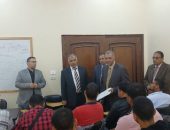 نائب رئيس جامعة الأزهر يتفقد انتظام الدراسة بكلية دراسات بنين دسوق ويبحث احتياجتها.