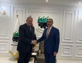 السفير المصري في بغداد يلتقى مع وزير الصناعة والمعادن العراقي