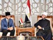 وزير الأوقاف يستقبل رئيس الجمعية المحمدية بجمهورية سنغافورة