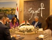 وزير السياحة والآثار يستهل لقاءاته الرسمية بلندن بلقاء وزيرة السياحة بدولة اليونان