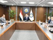 استمراراً لتعزيز التواصل بين وزارة البترول والثروة المعدنية ونواب البرلمان ، عقد المهندس كريم بدوى وزير البترول والثروة المعدنية اللقاء الدورى مع أعضاء مجلس النواب  فى مقر الوزارة بالعاصمة الإدارية ، بحضور اللواء محمد حسن رئيس الإدارة المركزية للأمانة العامة بالوزارة .
