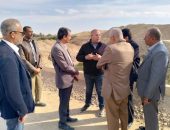 نائب محافظ الجيزة يتفقد مخرات السيول بمركزي الصف وأطفيح للتأكد من جاهزيتها
