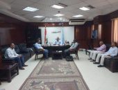 رئيس مركز إسنا يبحث الموقف التنفيذي لمشروعات مبادرة “حياة كريمة”