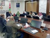 وزير العمل يلتقي مجموعة من المزارعين