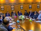 وزير العمل بجولة ميدانية بإربد ويلتقي تجارها وصناعييها