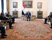 السيد الرئيس عبد الفتاح السيسي يستقبل وزير العلاقات الدولية والتعاون الدولي بجنوب أفريقيا “رونالد لامولا”، وذلك بحضور الدكتور بدر عبد العاطي وزير الخارجية والهجرة، والسيد “جوزيف ماشيمباي” سفير جنوب أفريقيا بالقاهرة.