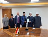 نيابةً عن فضيلة مفتي الجمهورية: رئيس القطاع الشرعي بدار الإفتاء المصرية يُقدِّم تحيات فضيلة المفتي لوفد الجمعية المحمدية بسنغافورة ويؤكد حرص فضيلته على استقبالهم لولا ظروف سفره