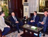 محافظ الأقصر ومدير بعثة الوكالة الأمريكية للتنمية الدولية يطلقان مشروع الهوية البصرية لمدينة إسنا