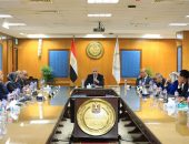 وزير التربية والتعليم يعقد اجتماعًا مع مديري ووكلاء المديريات التعليمية بمختلف المحافظات لاستعراض آليات انضباط العام الدراسي والاستعداد لامتحانات نصف العام