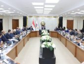 وزير قطاع الأعمال العام يستعرض مستجدات تنفيذ المشروع القومي لتطوير صناعة الغزل والنسيج