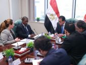 نائب رئيس مجلس الوزراء وزير الصحة يبحث تعزيز التعاون الصحي وتبادل الخبرات مع سفير كوت ديفوار