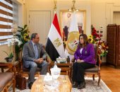 وزيرة التنمية المحلية تتابع مع محافظ قنا الموقف التنفيذي لملف التصالح وتنفيذ الموجة الـ24 لإزالة التعديات وبرنامج التنمية المحلية في صعيد مصر والخطة الاستثمارية