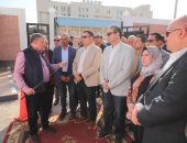 محافظ دمياط ووزير الاسكان يتفقدان محطتى المعالجة والرفع للصرف الصحي بشطا