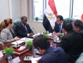 نائب رئيس مجلس الوزراء وزير الصحة يبحث تعزيز التعاون الصحي وتبادل الخبرات مع سفير كوت ديفوار