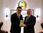 وكيل وزارة الخارجية لشؤون العلاقات الثنائية يلتقي السفير الياباني بمناسبة انتهاء مهام عمله