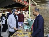 نائب محافظ الوادي الجديد تتفقّد معرض “الوادي الجديد الزراعي”