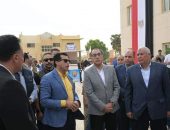 وزيرة التنمية المحلية تشارك في تفقد رئيس الوزراء المدينة الشبابية بالخارجة