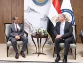 وزارة البترول والثروة المعدنية: استقبل المهندس كريم بدوي وزير البترول والثروة المعدنية المهندس علي الشامسي المدير  العام لشركة الامارات  للبترول( إمارات ) والوفد المرافق الذي ضم السيد محمد جمعة بن شرف المدير العام لشركة إمارات مصر للمنتجات البترولية وعدد من كبار مسؤولي شركة الإمارات  للبترول وبحضور المهندس معتز عاطف وكيل الوزارة للمكتب الفني ومكتب الوزير والمتحدث الرسمي للوزارة .