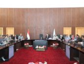 سكرتير عام البحر الأحمر يستعرض موقف لجنة التنازلات بمدن المحافظة