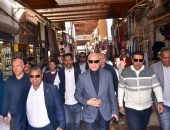 محافظ الأقصر يتفقد أعمال تطوير المنطقة المحيطة بمعبد إسنا