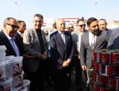 وزير التموين والتجارة الداخلية، والدكتور إبراهيم صابر، محافظ القاهرة، اليوم، سوق اليوم الواحد بمنطقة الأميرية، الذي يُعد السوق الثالث بعد افتتاح الأسواق في القاهرة، حلوان، مدينة نصر
