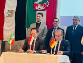 وزير الاستثمار والتجارة الخارجية ونظيره بولاية شمال الراين يشهدان توقيع إعلان التعاون المشترك بين التمثيل التجاري والجهة المناظرة بالولاية.
