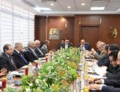 وزير الإسكان ورئيس الهيئة العربية للتصنيع يبحثان سبل التعاون فى تصنيع المهام الكهروميكانيكية لمشروعات المياه والصرف