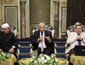نائب رئيس جامعة الأزهر: نشكر فضيلة الإمام الأكبر لرعايته للمناقشات التي تندمج فيها الآراء الشرعية بالرؤى العلمية تماشيًا مع قضايا العصر