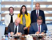 وزيرتا التنمية المحلية والبيئة ومحافظ المنيا يشهدون توقيع عقد إدارة وتشغيل مصنع تدوير ومعالجة المخلفات بتونا الجبل بمركز ملوي