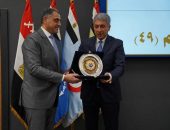 وزير السياحة والآثار يلتقي بالمُلحقين العسكريين المرشحين للعمل بالخارج