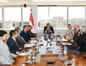 وزير الإسكان يبحث مع مسئولى شركة “سُكنى” سبل التعاون فى تطوير مناطق المقابر القائمة.. وإتاحة مناطق جديدة بالمدن الجديدة