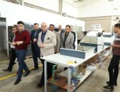 محافظ بني سويف يتفقد عددا من المصانع العاملة في مجال إنتاج الأسمدة والصناعات الخشبية والأثاث باستثمارات أجنبية وعربية