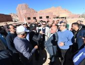 وزير الإسكان يتفقد سير العمل بالنزل البيئى الجديد والبلدة التراثية بمشروع تطوير موقع التجلى الأعظم بمدينة سانت كاترين
