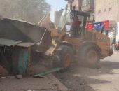 محافظة الجيزة تزيل الاكشاك والفتارين المقامة بالمخالفة ورفع السيارات المتهالكة والمتروكة بمحيط مستشفى أم المصريين بجنوب الجيزة